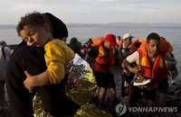 레스보스 섬, 여신이 떠난 뒤 난민이 찾아왔다... 쓰레기와 함께