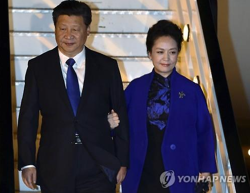 영국에 도착한 시진핑 부부 
