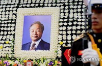 김영삼 영결식, 국장인데도 정부 예산으로 전액 지원해주지 않는다?