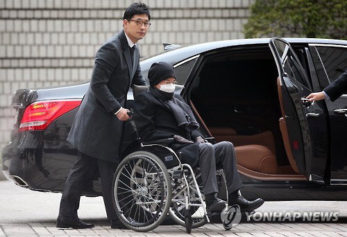 이재현 CJ그룹 회장이 15일 오후 서초동 서울고등법원에서 열린 파기환송심 선고공판에 출석하고 있다. 