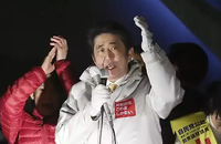日 아베 총리, 내년 참의원 선거 패배 위기?... 고심 中