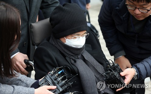 지난 15일, 서울고등법원에서 열린 파기환송심 선고공판을 마치고 법원을 나서는 이재현 CJ그룹 회장 