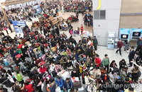 인천공항 지연, 연말연초 효과에 중국인 관광객 수 늘어난 탓