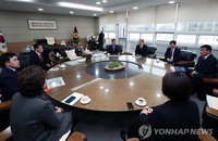 누리과정 예산, 서울과 광주 행보 엇갈려..."정부가 무상보육 책임져야 한다."