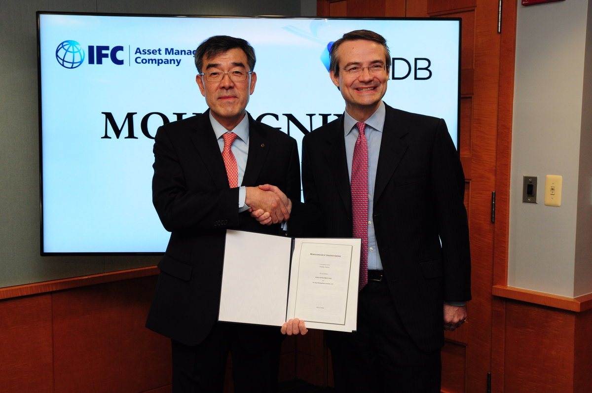 산업은행은 IFC AMC社와  전략적 파트너쉽 구축을 위한 MOU를 체결하였다.