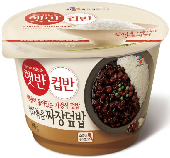 ▲CJ제일제당 햇반 컵반_직화볶음짜장덮밥 이미지 (사진 : CJ제일제당 제공)