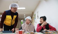 CJ프레시웨이, 노인보호시설 찾아 석식 지원봉사활동 진행
