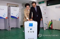 전직 대통령·정부 주요인사도 귀중한 한 표