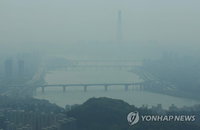 [날씨] 낮 최고기온 29도… 미세먼지 어제 이어 ‘나쁨’