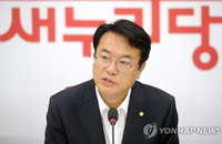 與 "더민주, 수적 우위 앞세워 따르라는 협상자세 안돼"