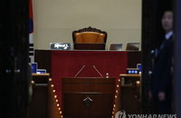 野 "국회의장 자유투표하자" vs 與 "의회독재 미련 버려야"
