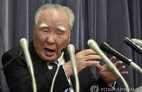 오사무 스즈키 회장 "회장직 책임지고 물러날 것".. 주력 경차 판매 감소↓