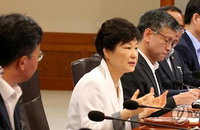 朴대통령 "경제는 정치공방 대상 아니다…속도감있게 추경추진"