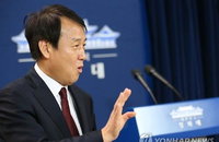 박 대통령, 친박과 원로들의 하야 촉구에 “경청하고 있다”