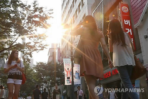 40도 폭염에 산업계도 재편…냉음료 뜨고 배달·로봇 배송 확대