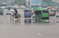 [날씨] 전날과 같은 불볕더위.. 오후 곳곳에 소나기