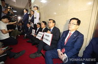 정기국회 이틀째 개점휴업…정의장-與, 양보없는 대치