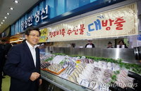 황총리 "추석 성수기 농수산물 수급불안에 선제적 대응"