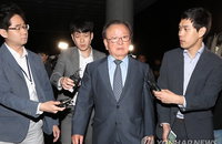 경제사에 한 획 그은 강만수, 부패사에도 한 획 긋고 구속기소