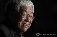 엔화 강세에 휘청이는 日···아베 경제자문 "정부 시장개입해야"