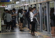 2호선 열차 운행 1시간여 지연... 새벽 출근길 시민 불편