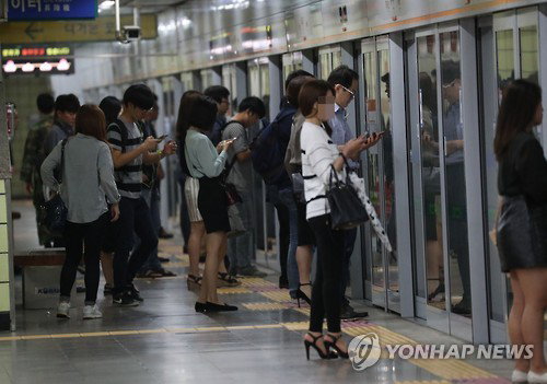 서울 지하철 내일부터 정상 운행…성과연봉제 도입 노사합의로 서울 지하철 내일부터 정상 운행…성과연봉제 도입 노사합의로