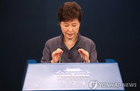 朴대통령 사과에도 쏟아지는 의혹…崔, 언제·어디까지 관여했나