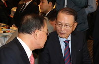 김기춘·정홍원은 “최순실 모른다”...崔 부인 입맞추기 동참했나