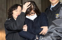 최순실 변호인 이진웅 변호사 돌연 사임...崔구속과 불리한 여론에 부담느낀듯