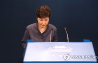 악화되는 여론이 이끌어낸 대통령의 검찰 수사 수용
