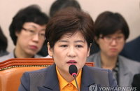 정유라 두둔한 여가부 장관 결국 사과..,보은논란 속 ”최순실 모른다“