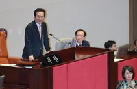[최순실 긴급현안질문] 마지막 주자에 이재정 의원에게 진땀 흘린 황교안 총리