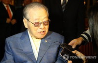 박근혜-추미애 회동 앞두고 터진 김종필 변수...JP "하야 절대 안할 것"