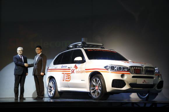 

▲(좌측부터)BMW 그룹 코리아 김효준 사장, 이형희 SK텔레콤 사업총괄


