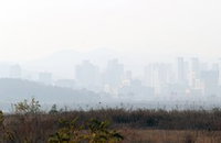[날씨] 전국 맑지만 미세먼지 농도 '나쁨', 전국 비 내리며 해소