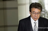 칩거 중에도 심경 밝힌 정윤회, 비선실세 문제는 최순실만의 문제로 남을 듯