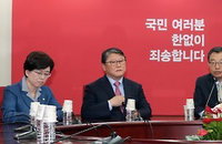 분열 조짐 새누리당 지도부, 다시 든 친박 강화 카드...“김무성도 탈당하라”