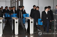 대통령과 각세우는 검찰, 삼성·국민연금 압수수색..靑 국민연금 압력 행사 입증되나