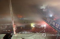 망연자실한 서문시장 상인들 “연말 대목 앞두고...”