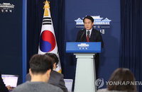 새누리 비주류 선회에 당혹한 靑, 대변인 브리핑도 생략