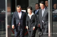 4차 담화대신 4월 퇴진 밝힌 朴대통령