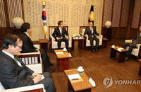 黃권한대행, 정의장에 "국민 뜻 엄중히 받들고 국회와 소통"