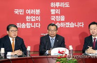 與 이정현 지도부, 일괄사퇴…정우택 대표 대행체제 전환