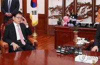 첫날부터 문전박대 당한 정우택...野, 鄭 배제 본격화