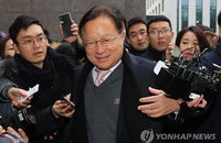 檢, 송희영 前조선일보 주필 피의자 소환…의혹 답변 안해