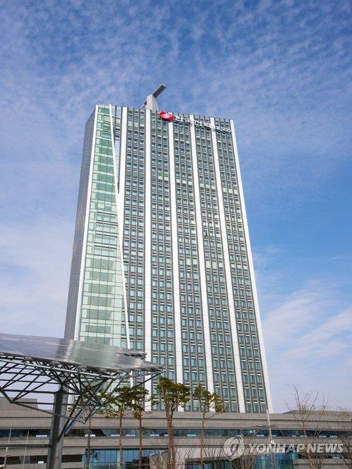 한국전력은 약 1개월간의 본사이전 작업을 성공적으로 마치고 12월 1일부터 새롭게 나주 본사시대를 열어갈 예정이라고 30일 밝혔다.