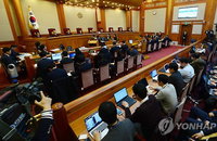 朴대통령측 "증거, 엄격 판단"…헌재 "형사재판 아냐"