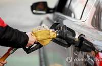 국제유가 급락하는데…주유소 휘발유 가격 얼마나 내려갈까