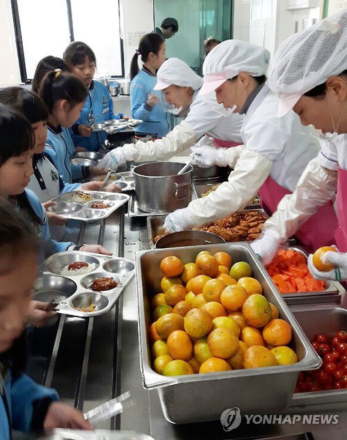  비싸진 계란값... 학교급식 계란 반찬 줄수 없어