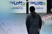 대표적 ‘불황형 상품’ 로또... 작년 판매량 ‘사상 최대’